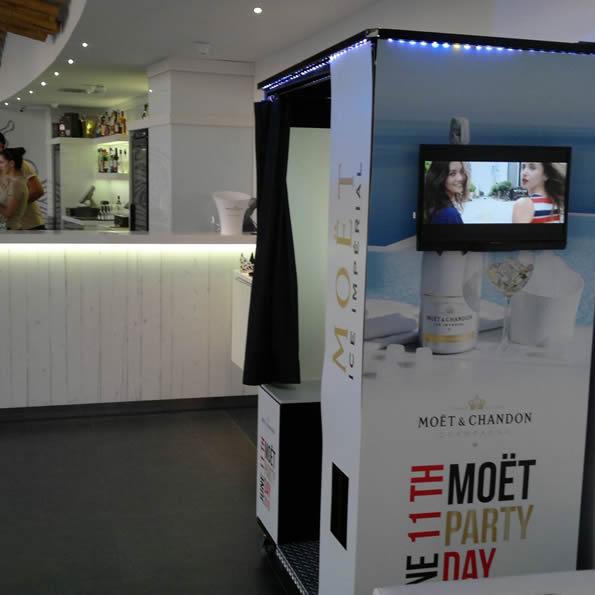 Mirror Booth at the Moet Party